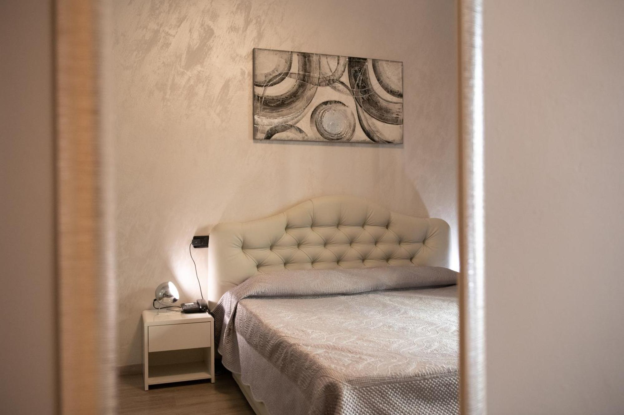 Alessi Appartamenti Desenzano del Garda Eksteriør bilde