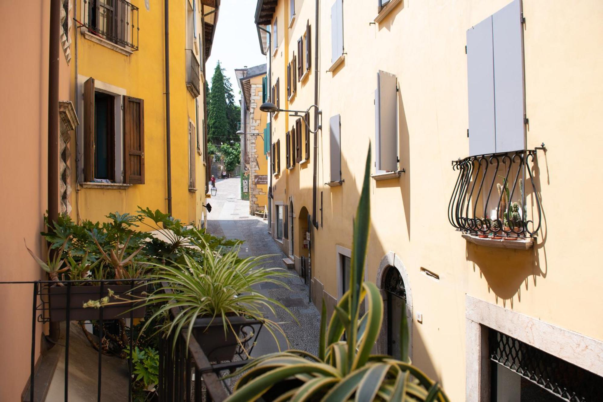 Alessi Appartamenti Desenzano del Garda Eksteriør bilde